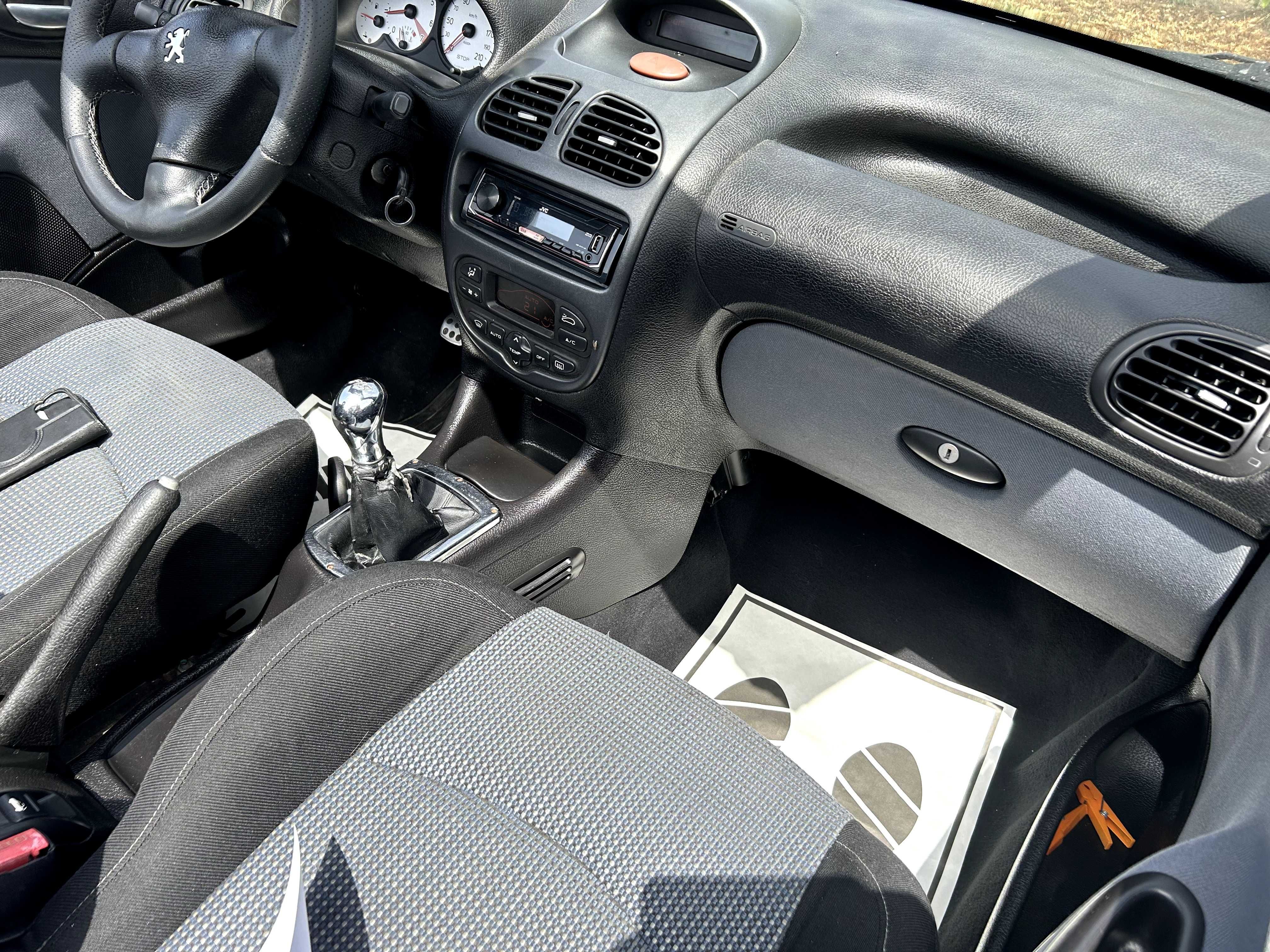Peugeot 206 CC 2.0 16V – 136 CV (2001) + Carcaça 206 CC para peças