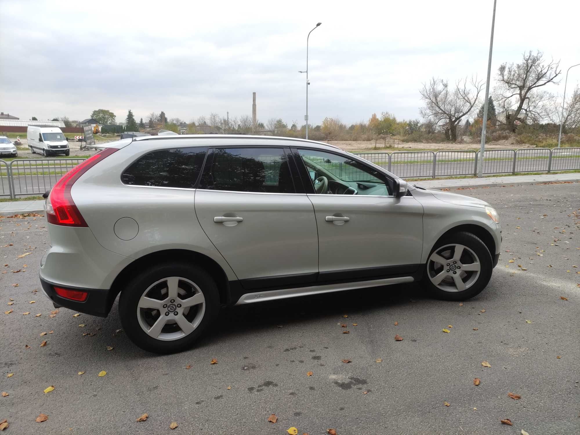 Volvo XC60 2.4 D5 205KM Panorama Skrętny Xenon DVD.
