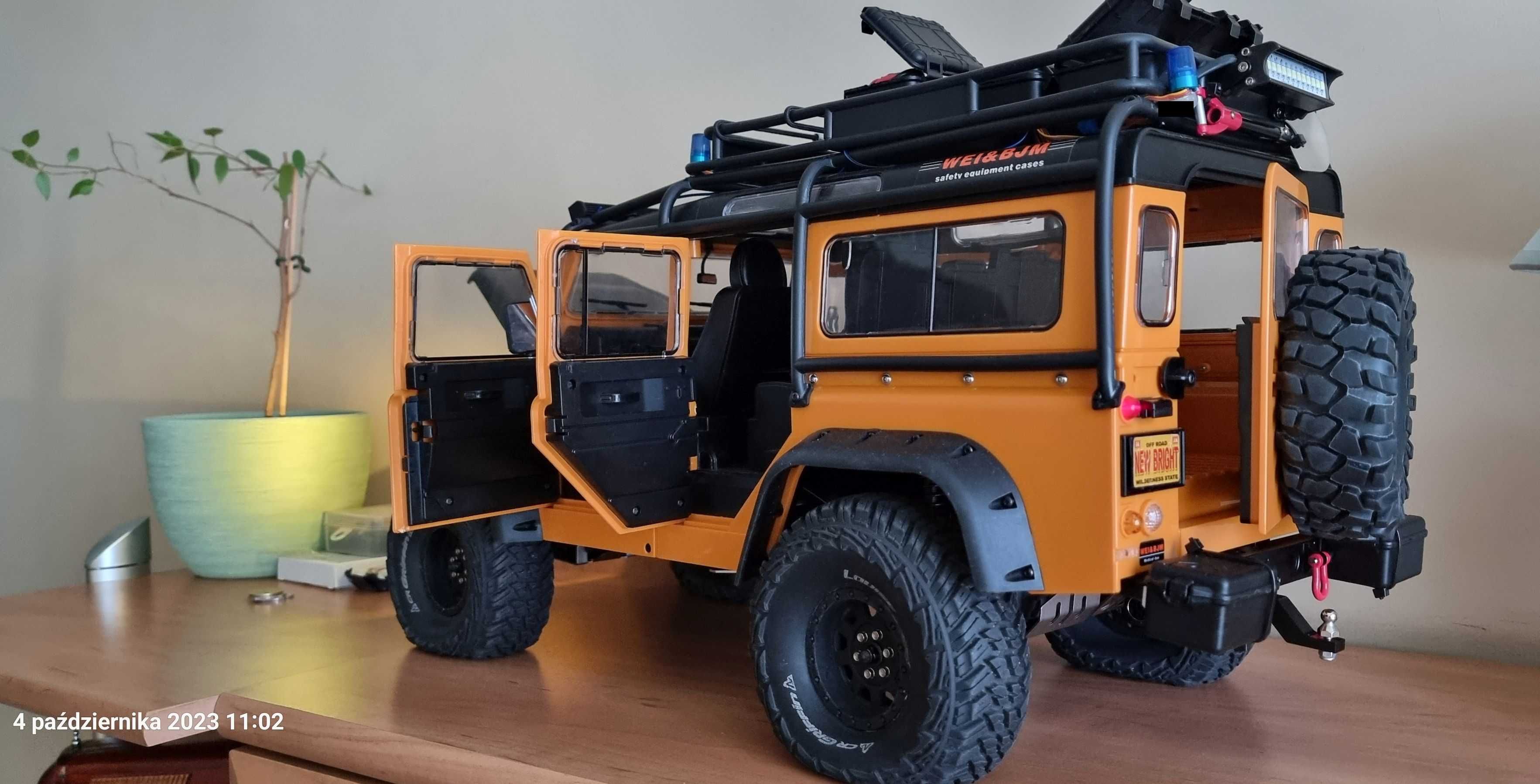 TRAXXAS TRX4 Land Rover Defender D110 Otwierane Segmenty, Oświetlenie.