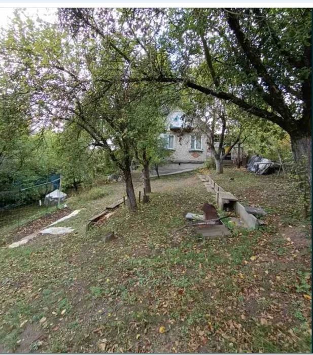 Продам дом -дачу в Высоком. Участок 10 соток .Печное отопление TB