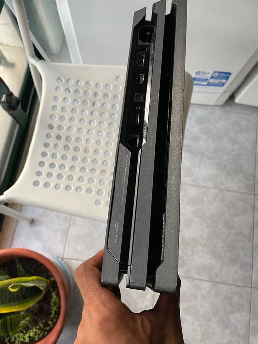 Ps4 pro 1 TB C/comando e gta 5