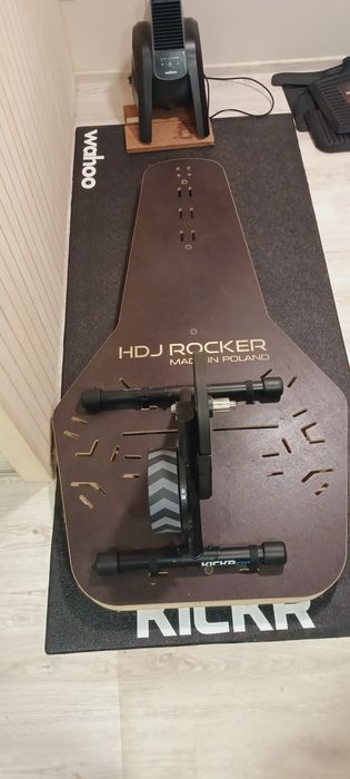 Trenażer Wahoo Kick Core+Platforma HDJ Rocker+mata Wahoo+Wentylator