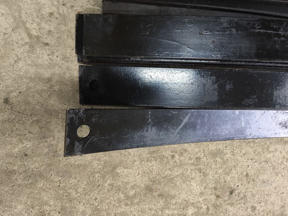 Лист  передній  корінний Урал