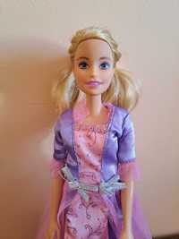 Lalka Barbie w długiej sukni balowej