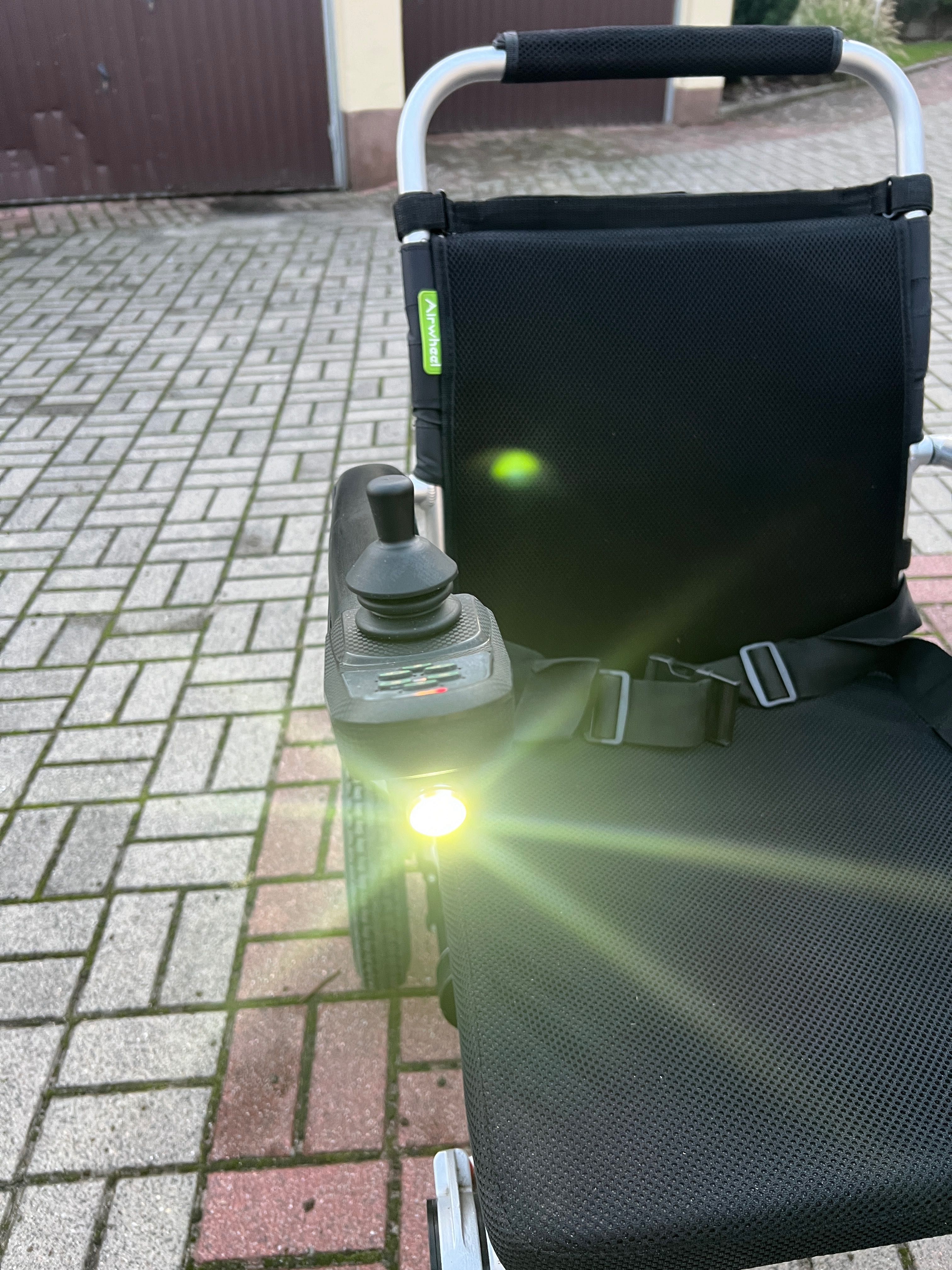 Elektryczny wózek inwalidzki airwheel.