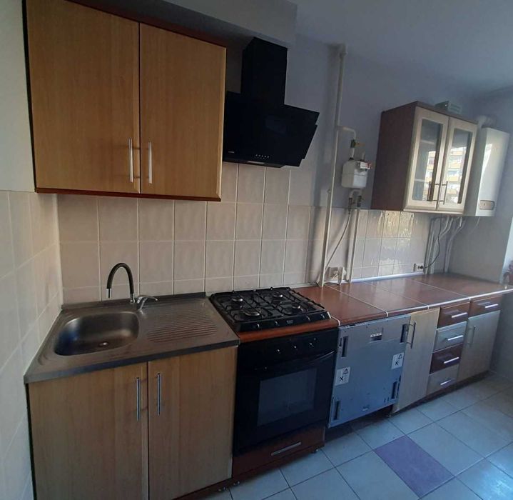 Кухня, техніка. Окремо шафи, мийка, вар.панель і елект.духовка Ariston