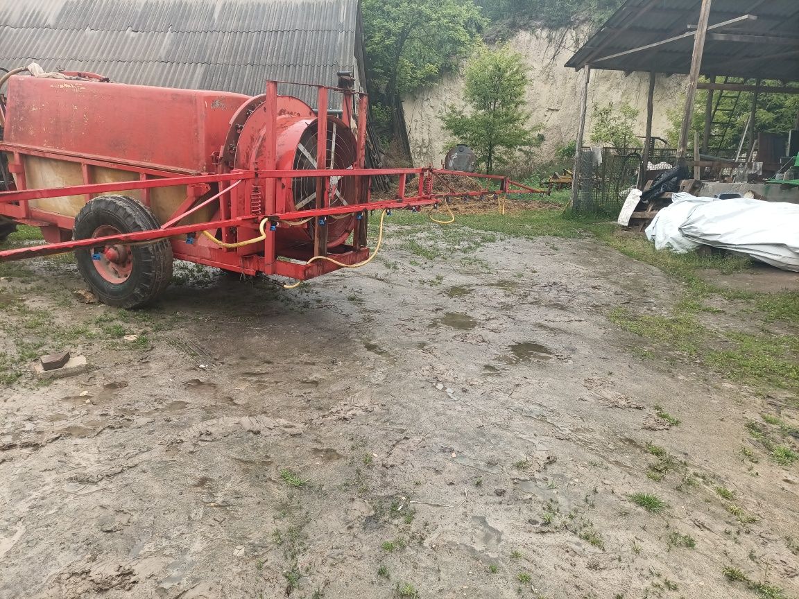 Садовий оприскувач два, косарку.