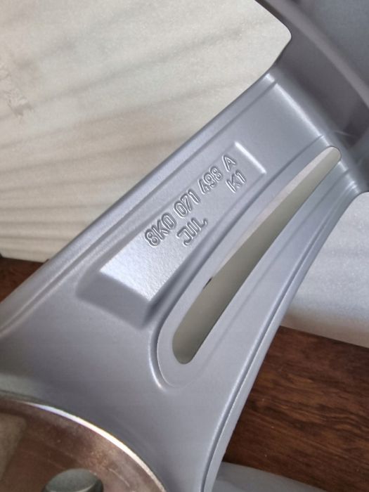 Nowe Koła Zimowe Oryginalne Audi A4 S4 8K B8 18 Cali Kleber 2025 Rok