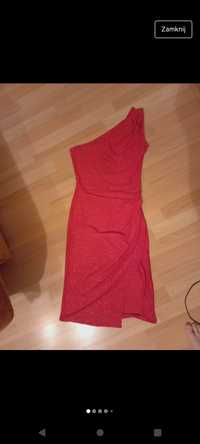 Piękna nowa czerwona sukienka