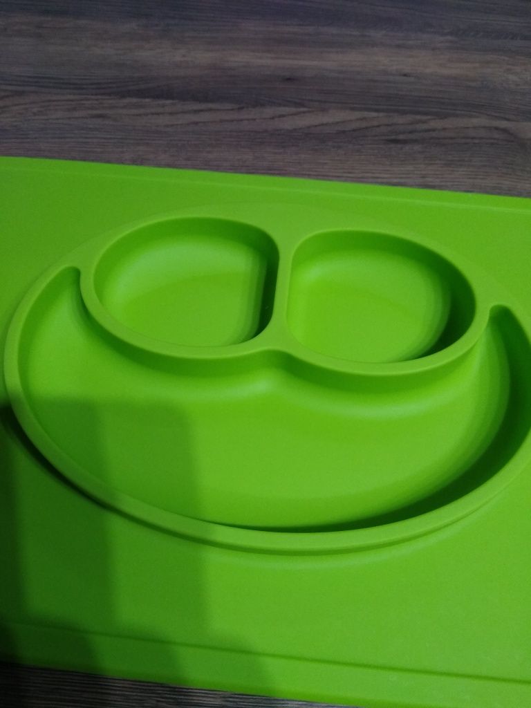EZPZ, Happy Mat, silikonowy talerzyk z podkładka 2w1, zielony