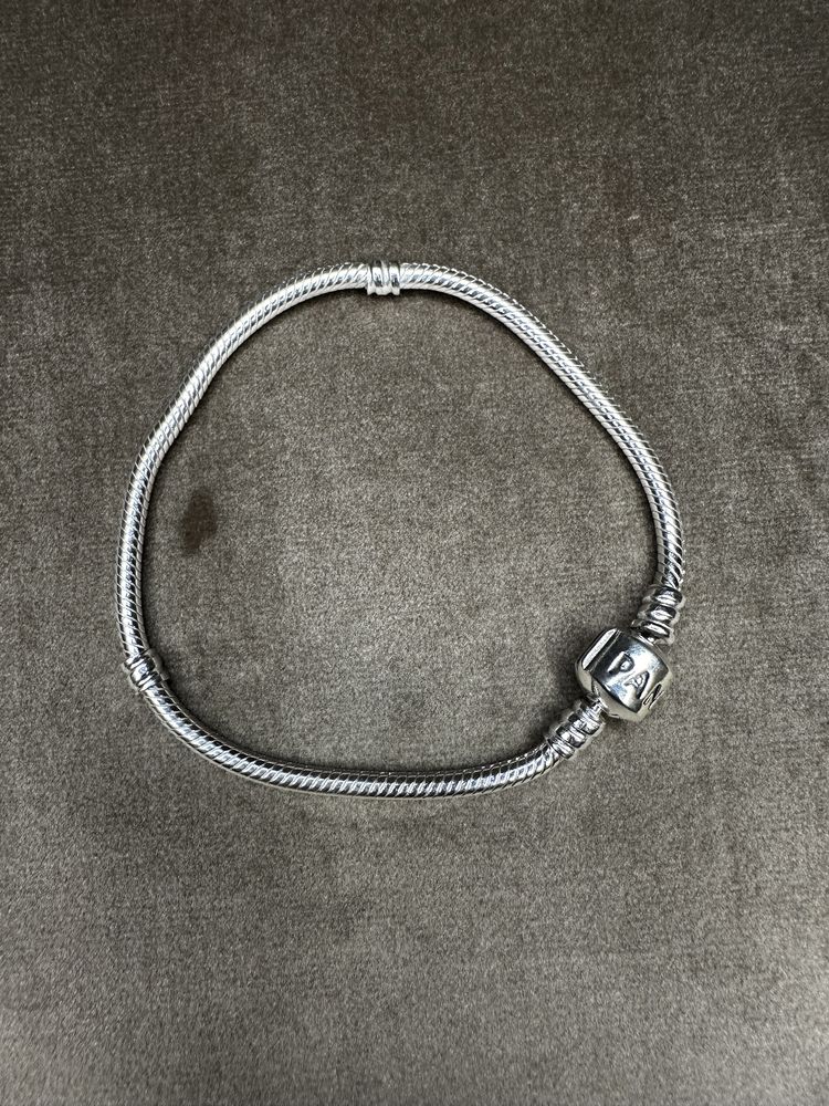 Pulseira Pandora em prata