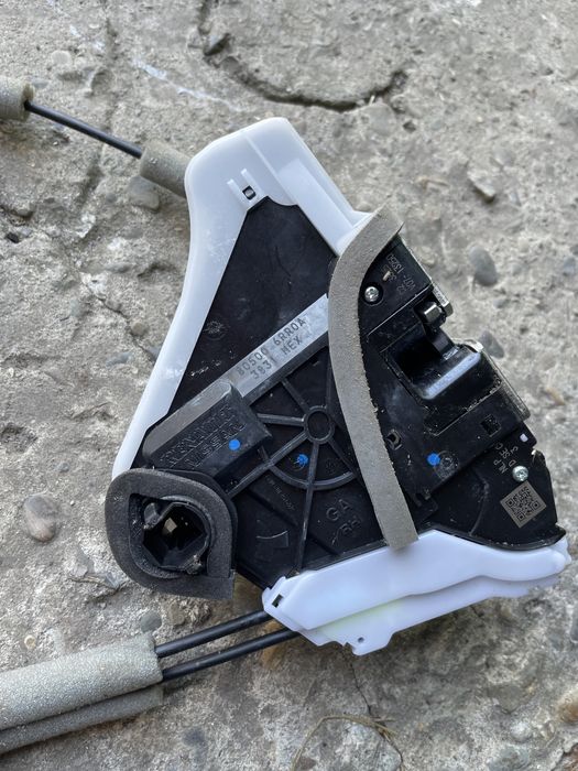 Скло дверей Nissan Rogue T33 2021-2024рік праве заднє