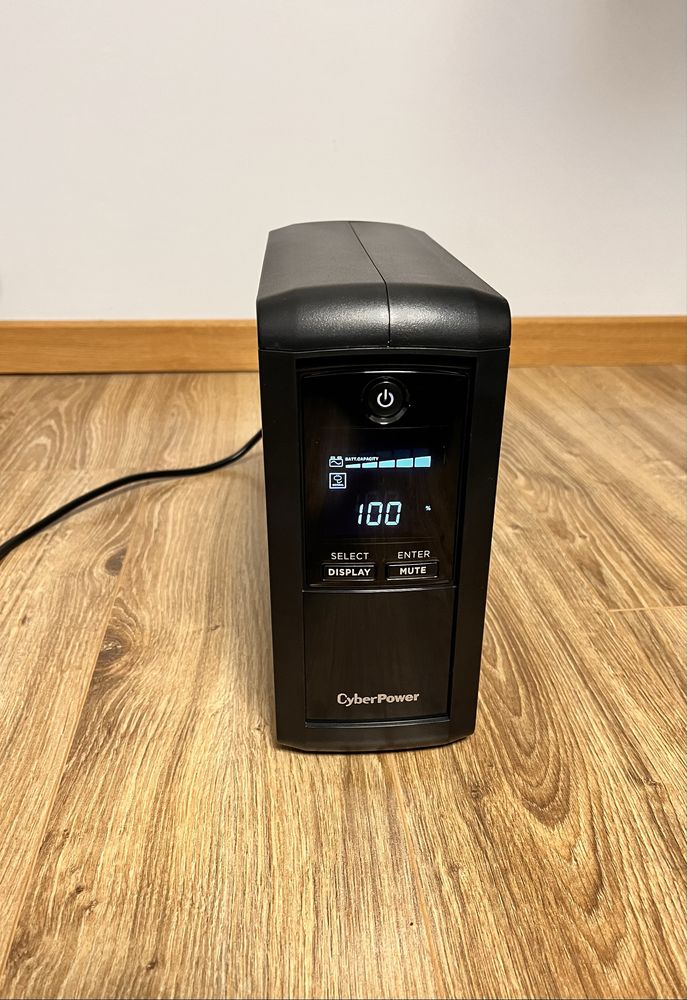 UPS CyberPower VP700ELCD - Stan idealny