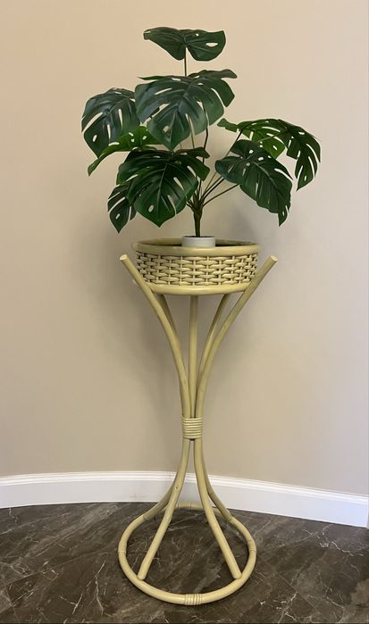 Підставка під квіти. Ротанг