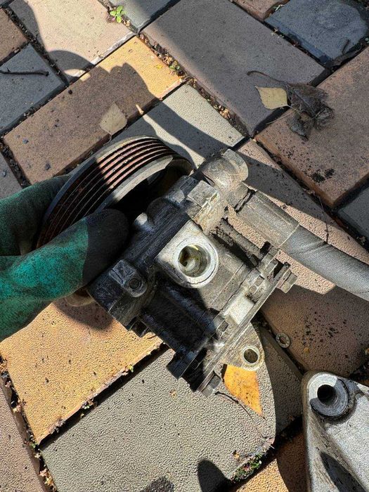 Гидроусилитель ВАЗ 2110 приора десятка, крепление ГУР