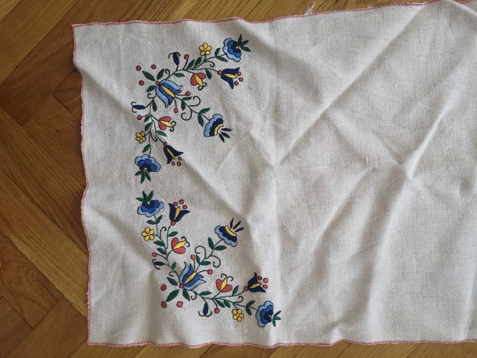Bieżnik haft kaszubski na lnie