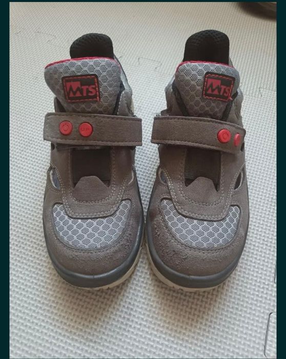 Buty robocze z metalowym noskiem, rozmiar 39  wkładka: 24,5 cm.