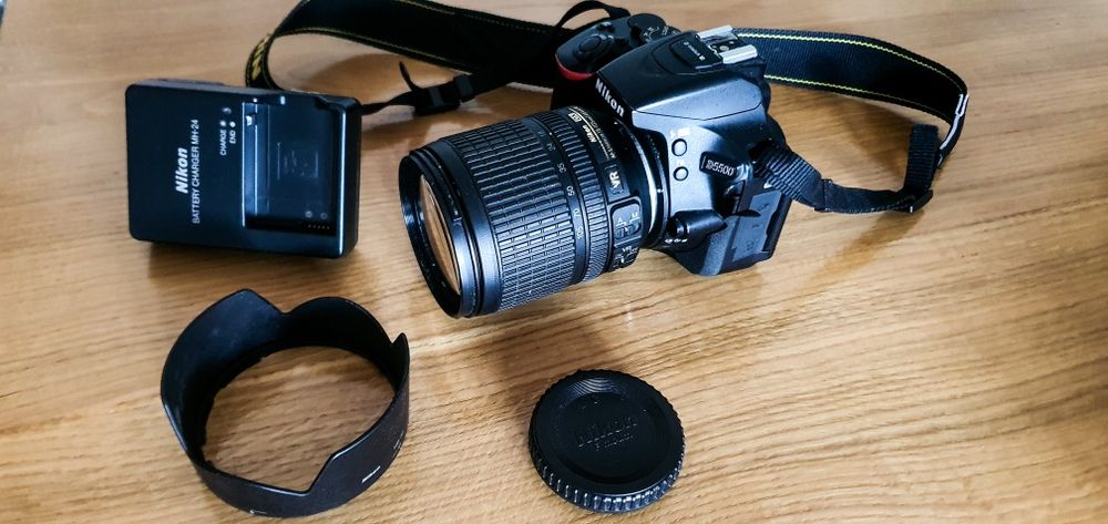 Nikon D5500 + obiektyw 18-105 mm + pokrowiec