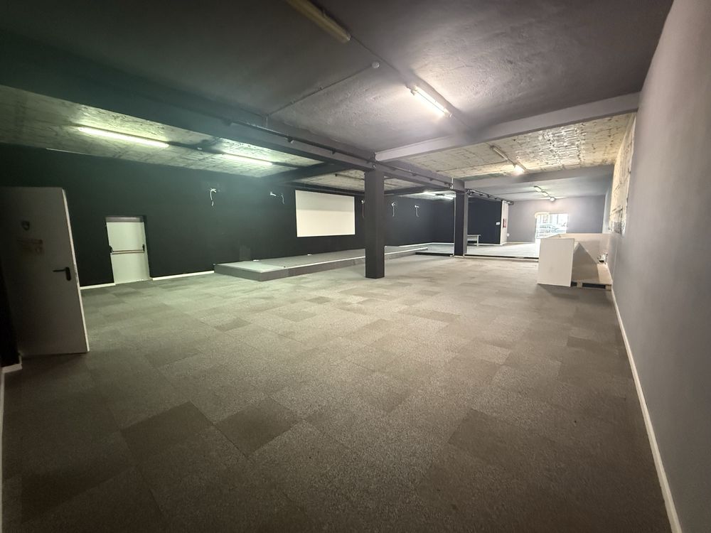 Aluga-se Pavilhão Amadora 1.000m2