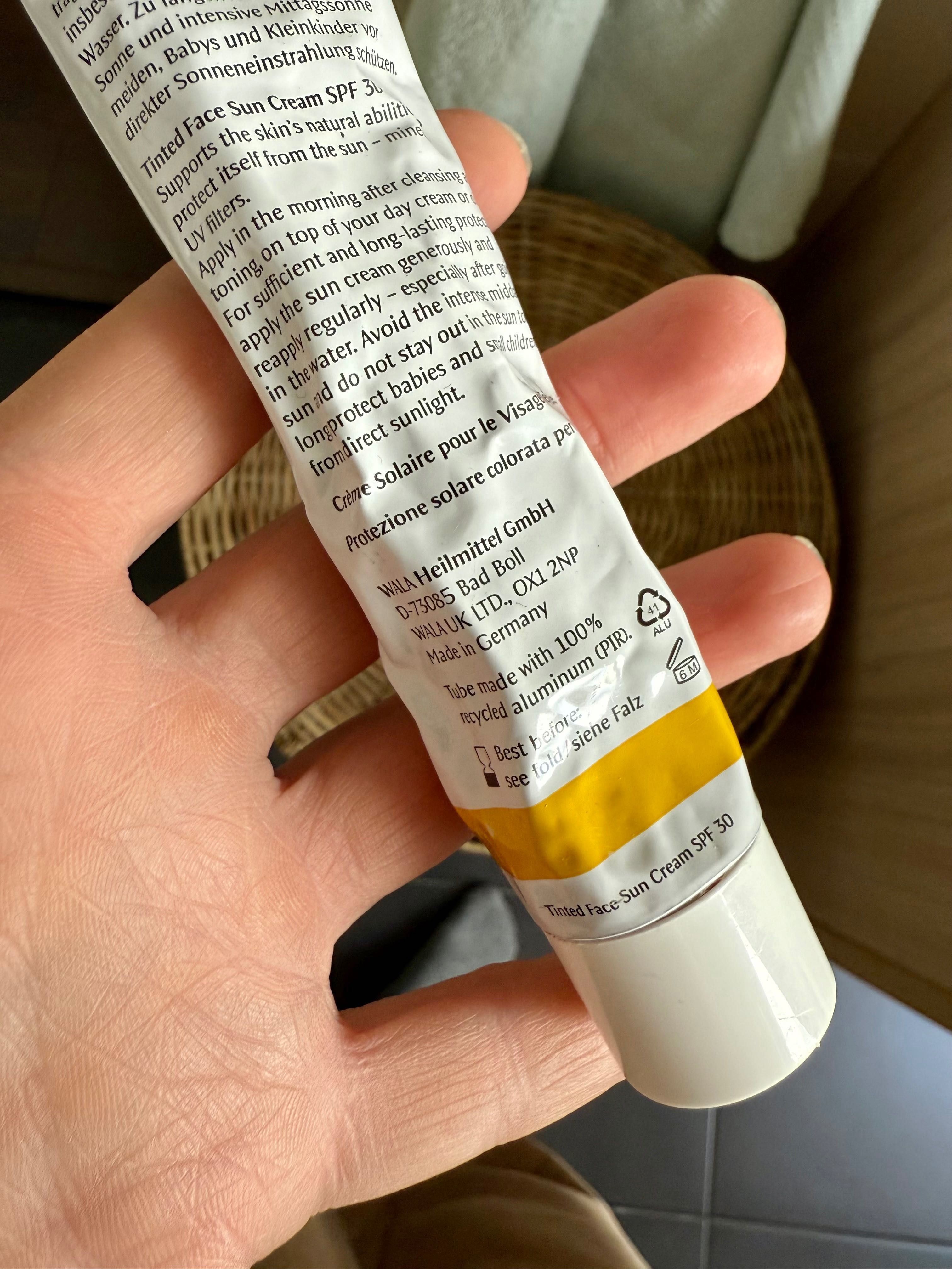 Krem tonujący BB dr Hauschka SPF30 + GRATIS podkład Lirene