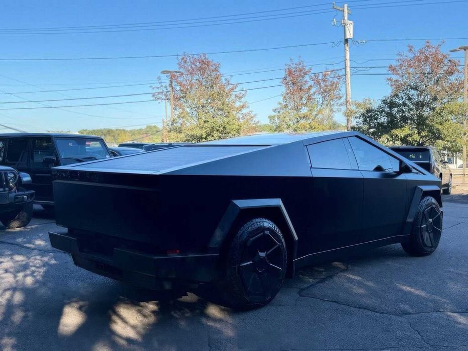 Tesla Cybertruck Cyberbeast Crew Cab      2024