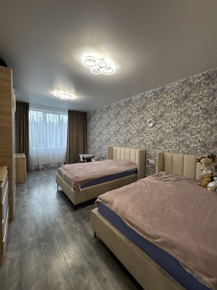 Двокімнатна з видом на центральний парк! 90000$