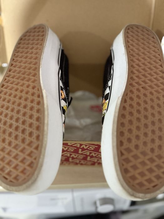 Vans só com um dia de uso .