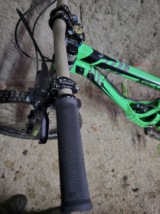 Bicicleta de downhill banshee legend mkII