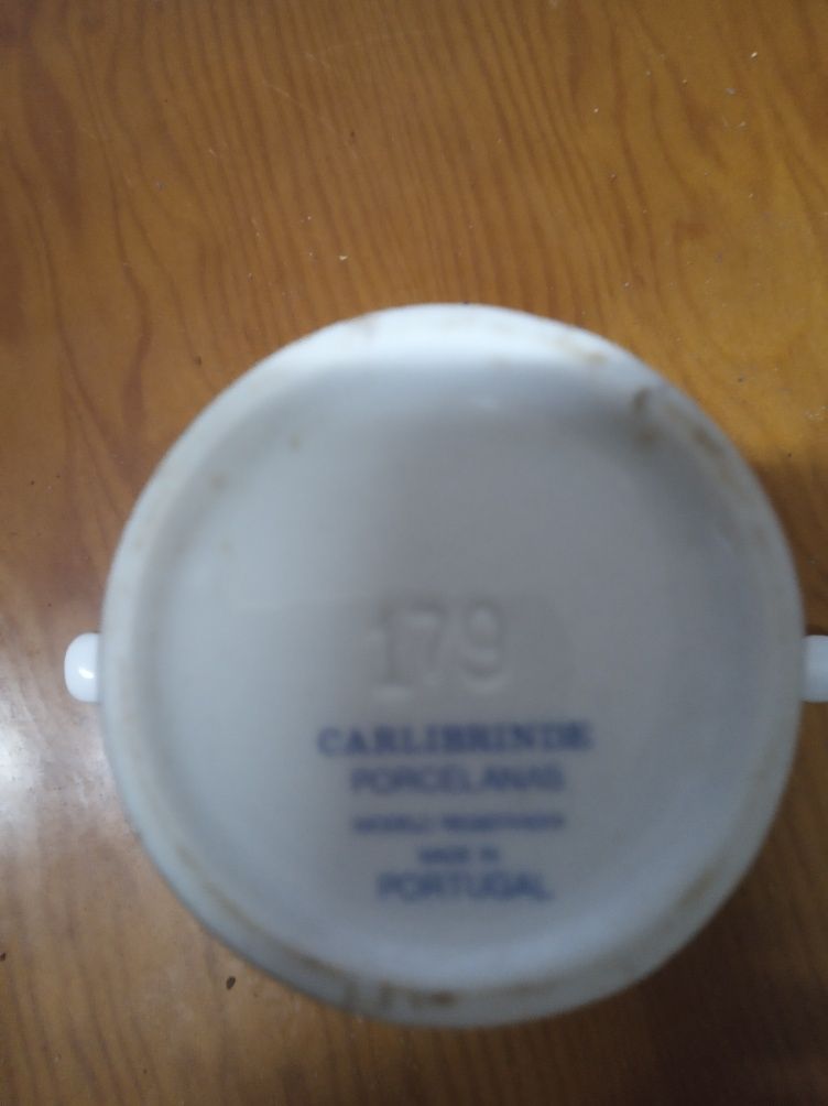 Peça de Porcelana registada