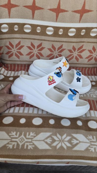 Шлепки на платформе Crocs crush w9