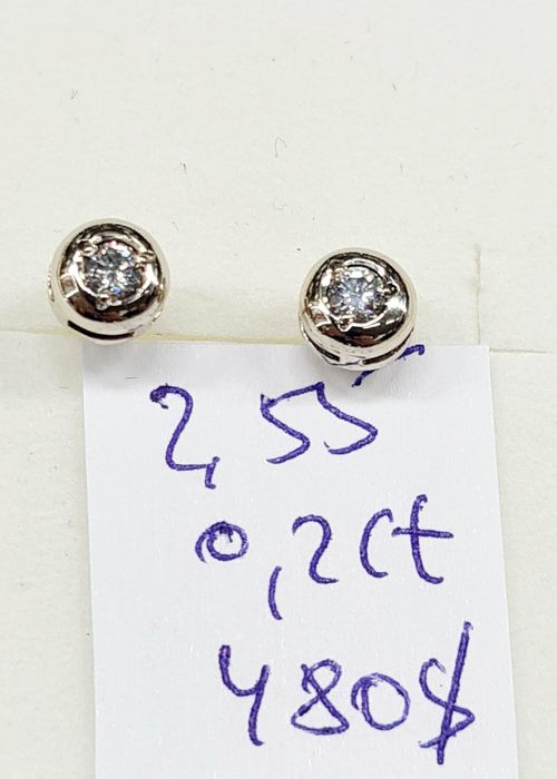 Продам золотые серьги-гвоздики с бриллиантами и полудрагоценными камня