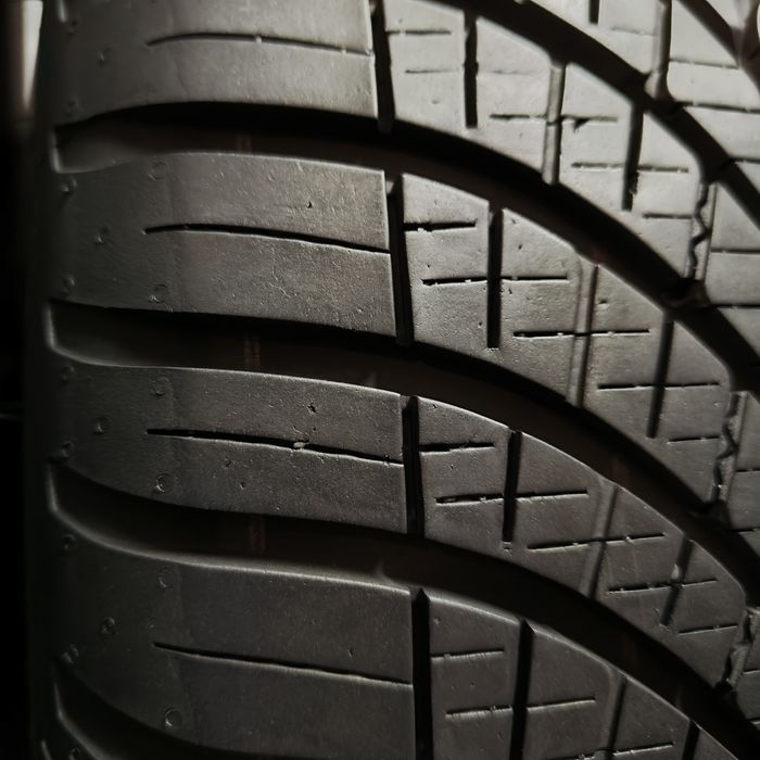 215/55/18 XL Sprzedam parę opon całorocznych Goodyear