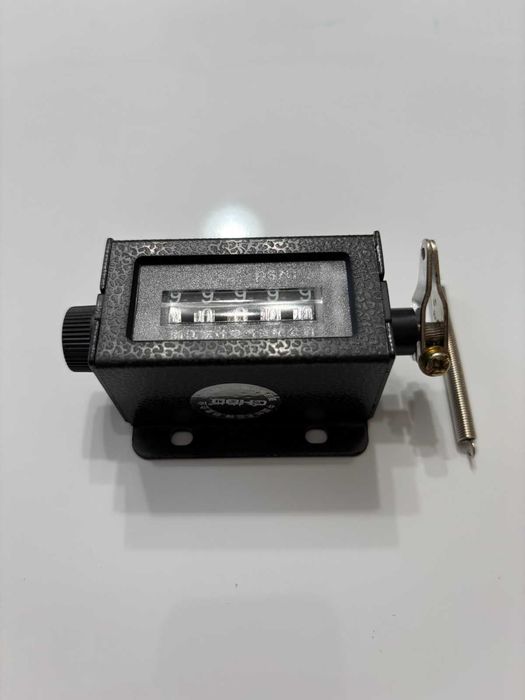 Mechaniczny licznik pociągnięć z czarną obudową