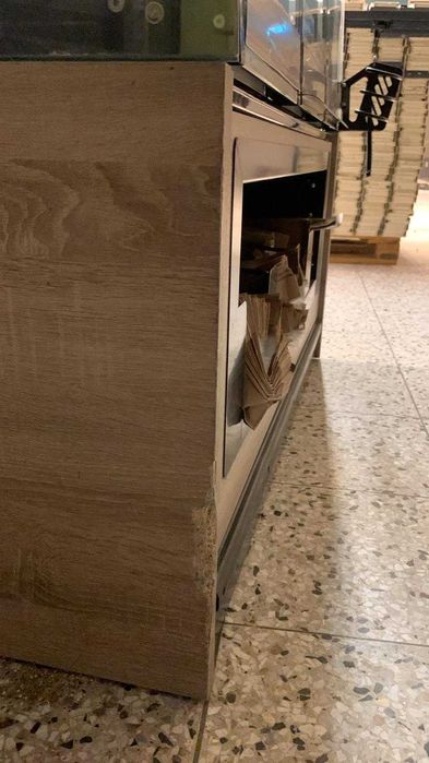 Regał pieczywo przyścienny zamykany obudowa chleb bułki lada