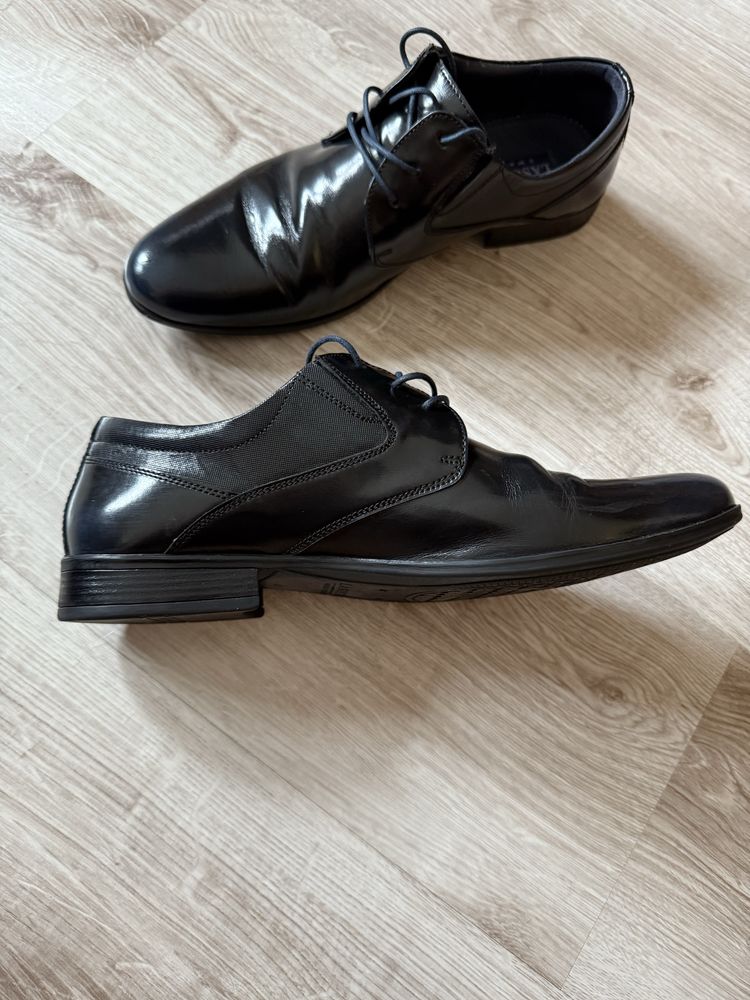Sprzedam eleganckie pantofle, buty meskie Lasocki 41