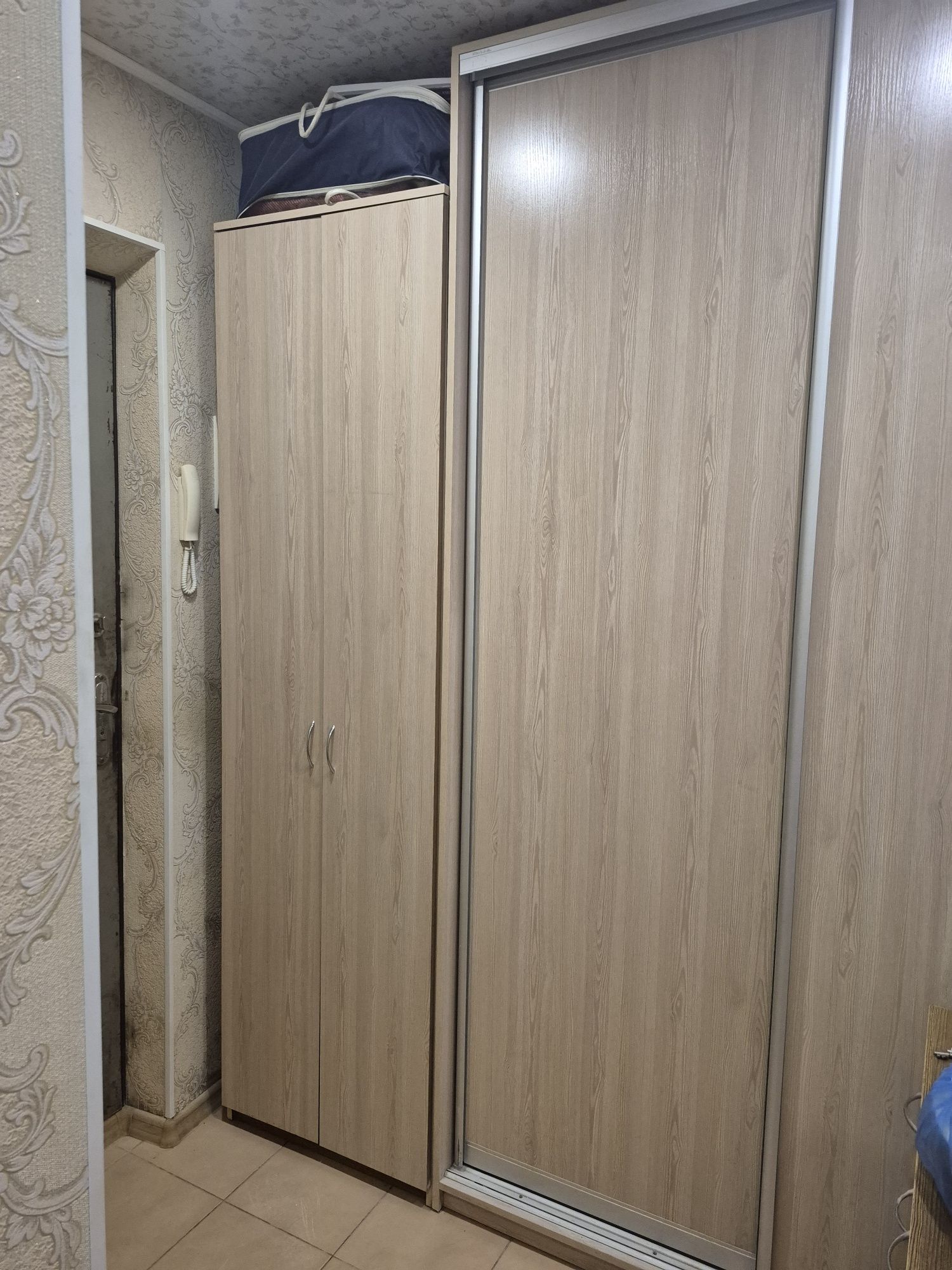 Продам шкаф купе та шкаф під курточки