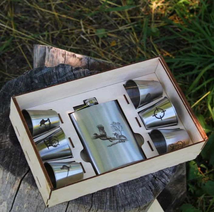 подарунковий набур з фляги чарок та коробки