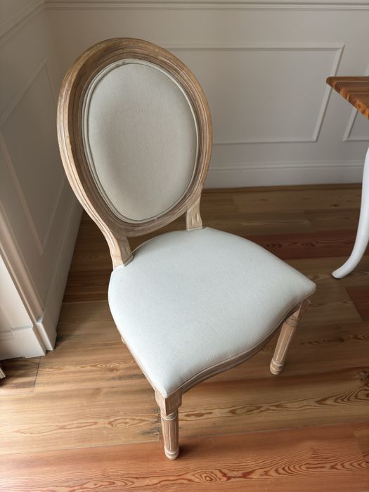 Mesa de madeira branca com 6 cadeiras