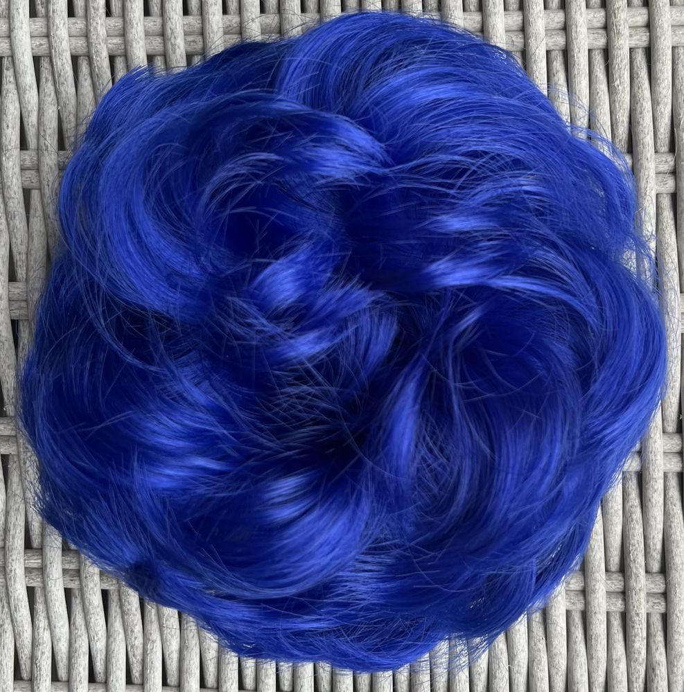Włosy doczepiane, niebieski / chabrowy, kok na gumce ( 602 )
