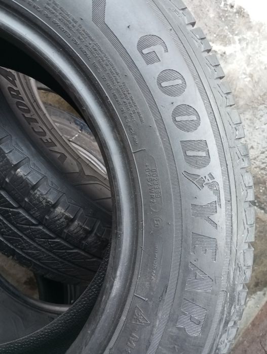 Sprzedam bardzo ładne opony Goodyear 215/65 r16C