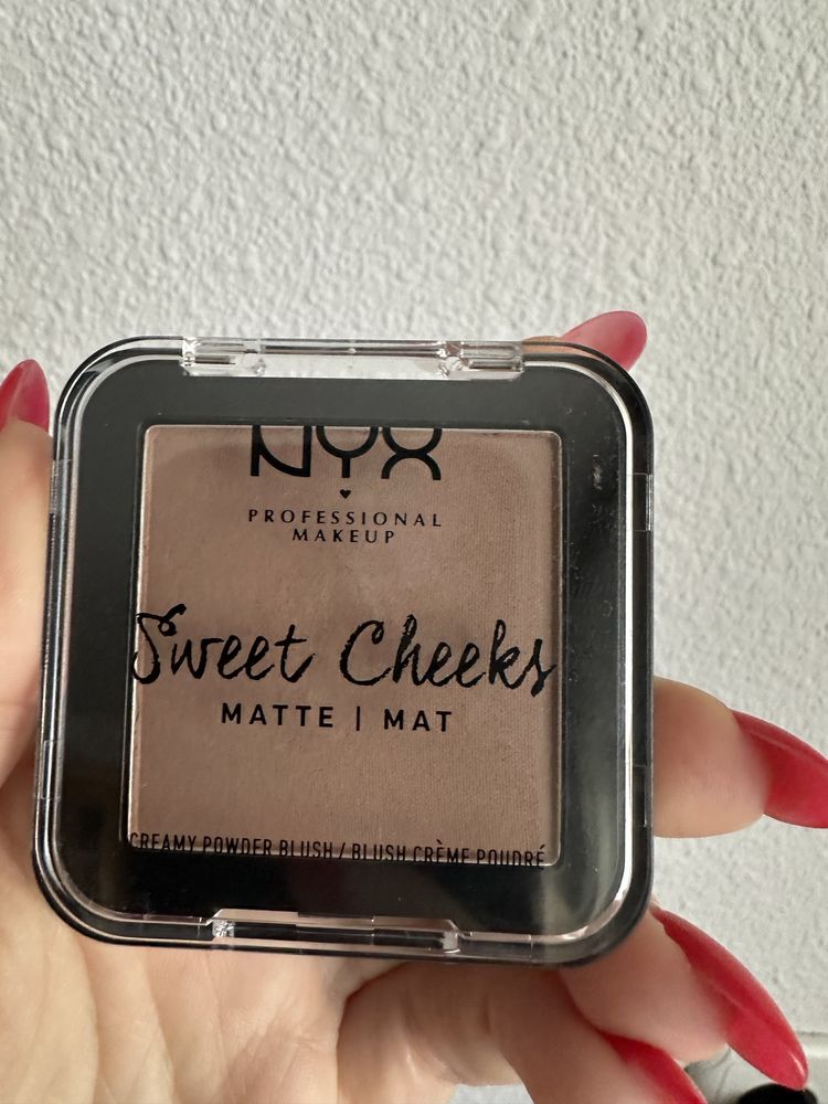 Nyx сухий коректор taupe