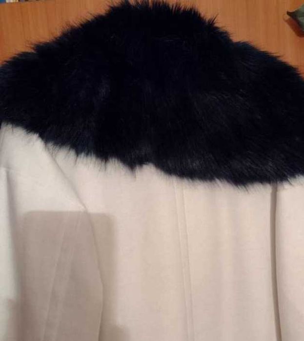 Duża, futrzana Etola z Londynu, Futrzany kołnierz, szal futerko
