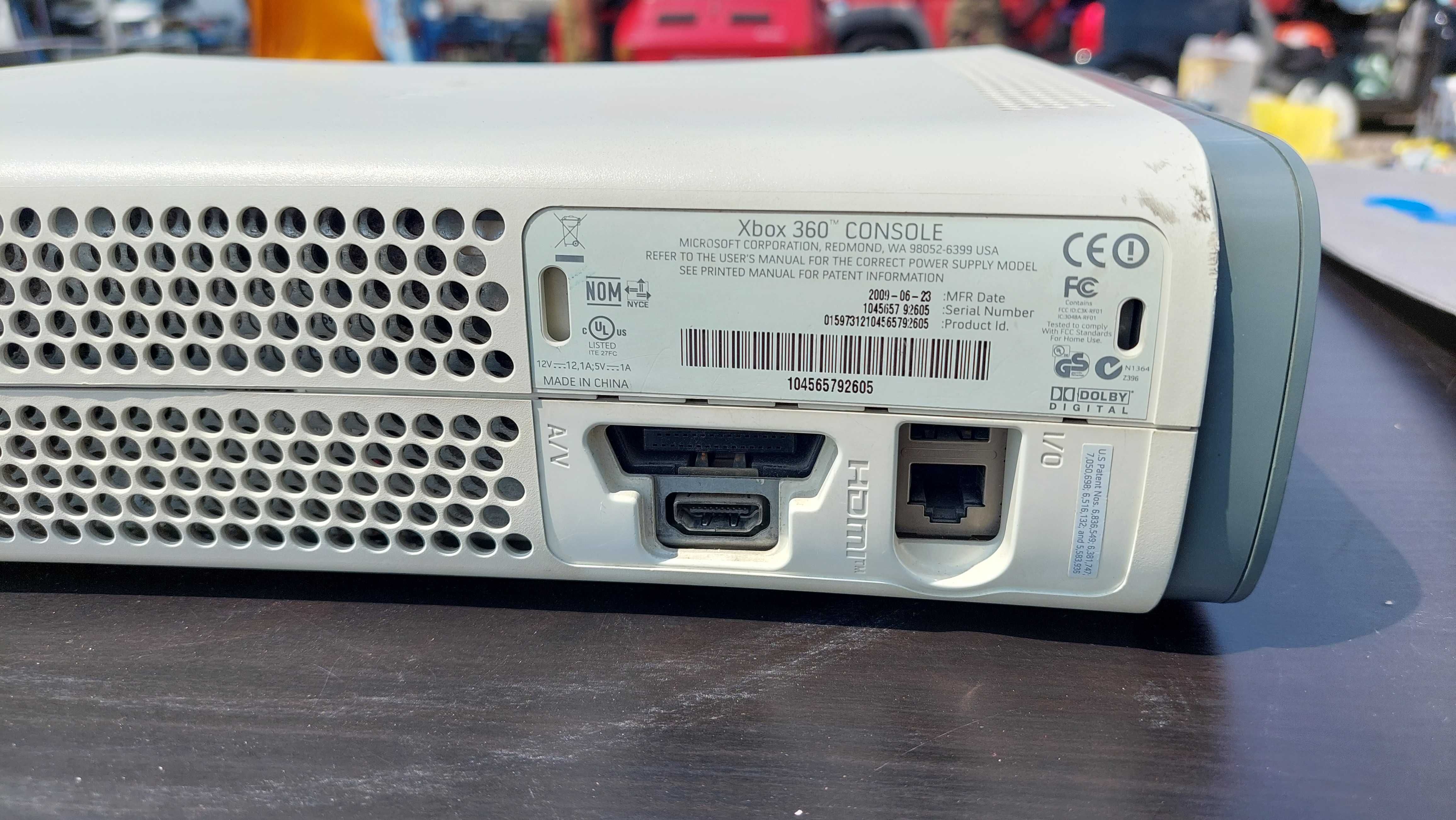 Xbox 360 + 2 pady bezprzewodowe
