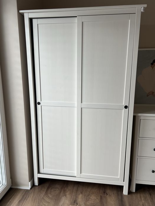 Biala szafa ikea Hemnes przesuwna sypialnia pokoj meble