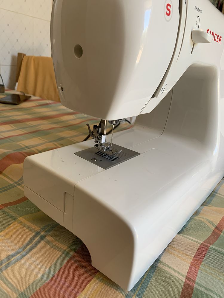 Vendo maquina de costura SINGER