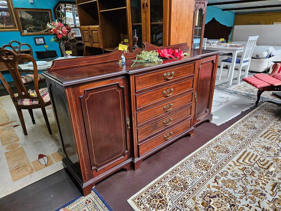 Aparador estilo D. Maria - óptimo estado geral