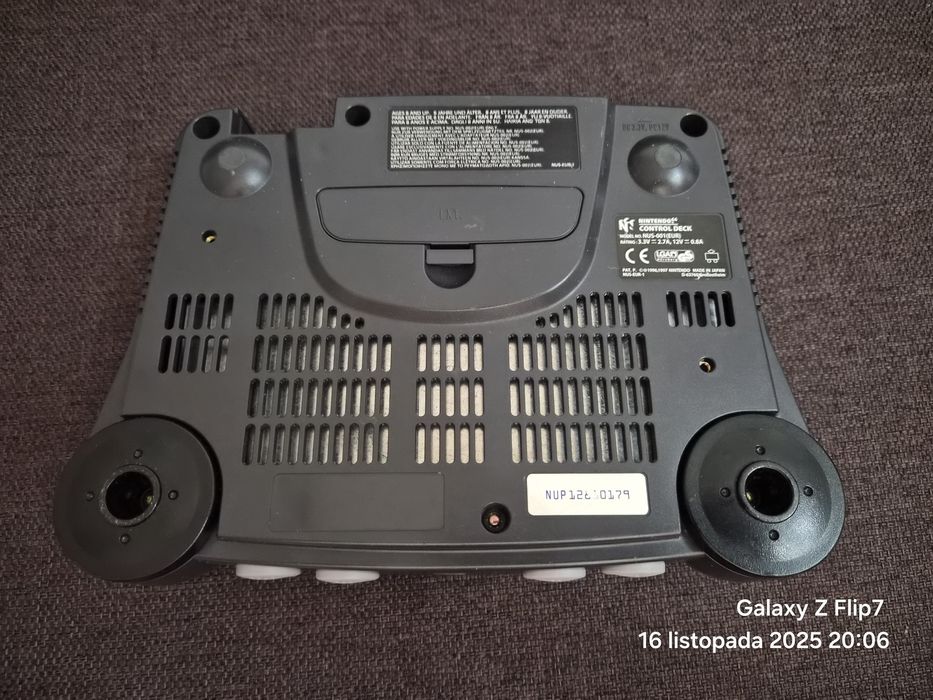 Konsola Nintendo 64 N64 Pal Eur + pad + zasilacz + kabel do tv