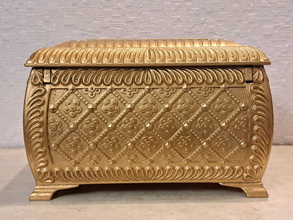 На подарок - Бронзовая шкатулка, ларец СССР  - сплав.