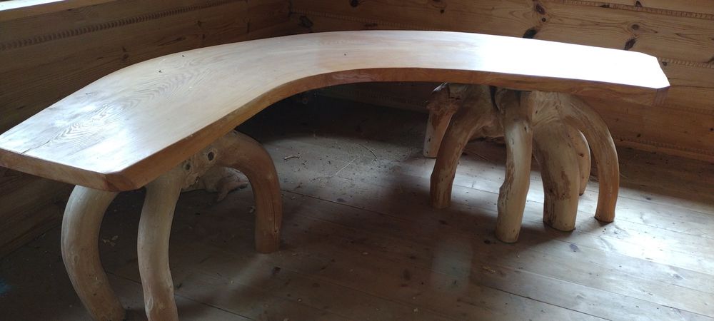 Nie typowy stół i ława z drzewa