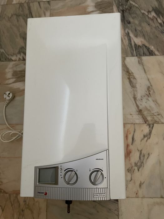 Esquentador a gas butano ventilado Fagor Compact Plus